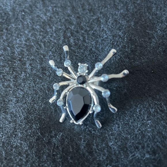 Elegant Black Gem Spider Ring - Picture 9 of 10